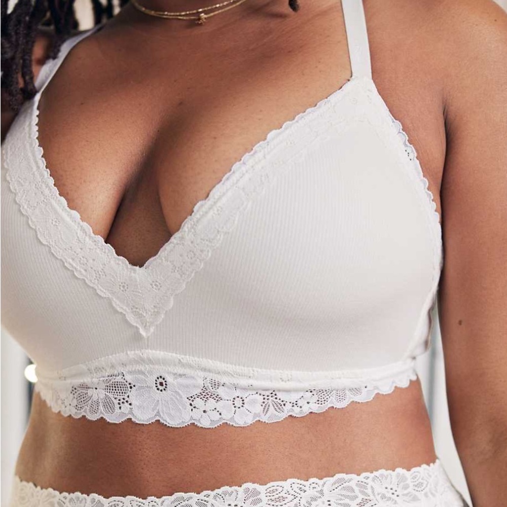 Aerie Real Happy Wireless Lightly Lined Retro Lace Bra in Cream
